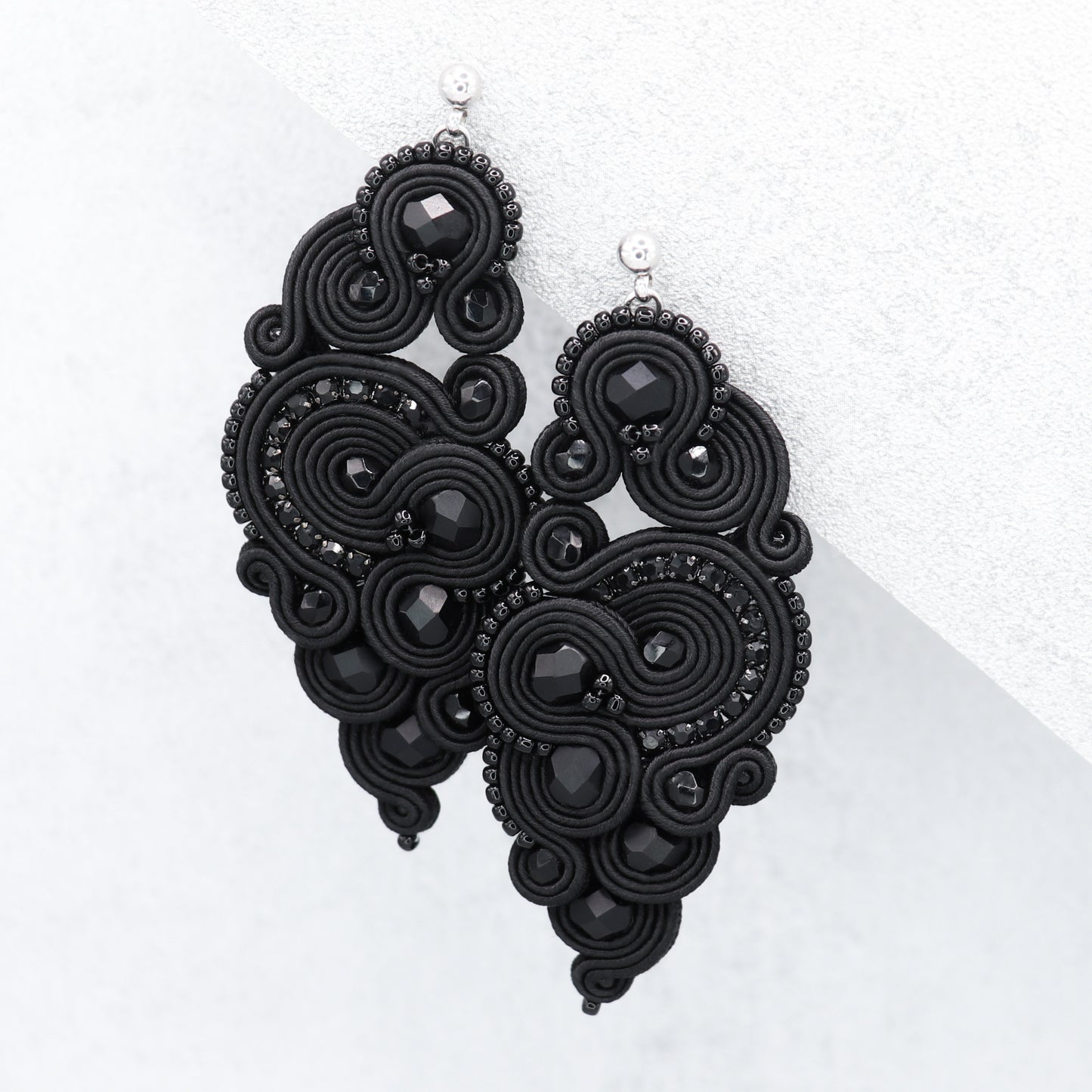 Soutache black jewelry. Handmade earrings and brancelet. Luxury and unique jewelry.