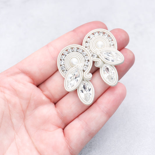 Bridal earrings. Handmade soutache earrings. Delicate and lightweight ivory earrings.