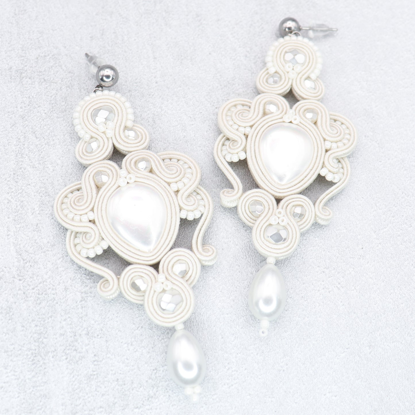 Bridal earrings. Handmade soutache earrings. Unique and lightweight ivory earrings.