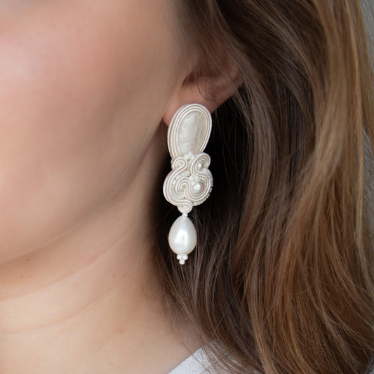 Bridal ivory earrings. Handmade soutache earrings. Delicate and lightweight earrings.