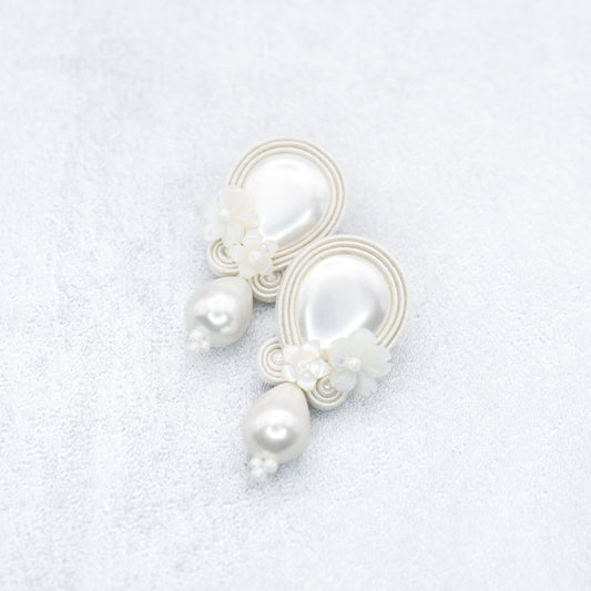 Bridal earrings. Handmade soutache earrings. Elegant and lightweight ivory earrings.