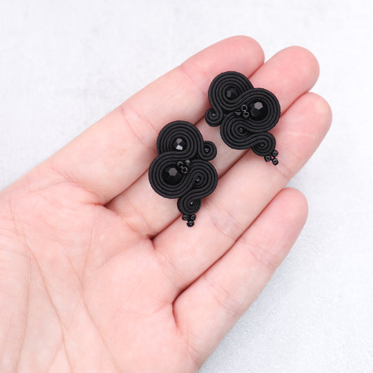 Black soutache earrings. Handmade earrings. Delicate and lightweight earrings.