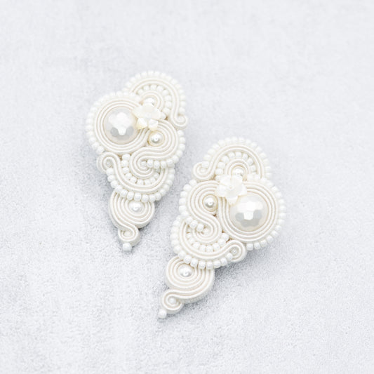 Ivory soutache earrings. Handmade bridal earrings. Delicate and romantic earrings.