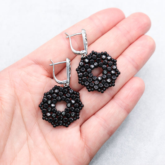 Handmade black earrings. Delicate earrings with beads minos par puca.