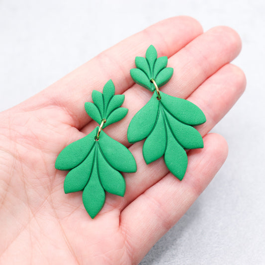 Green leaf earrings. Handmade polymer clay earrings.