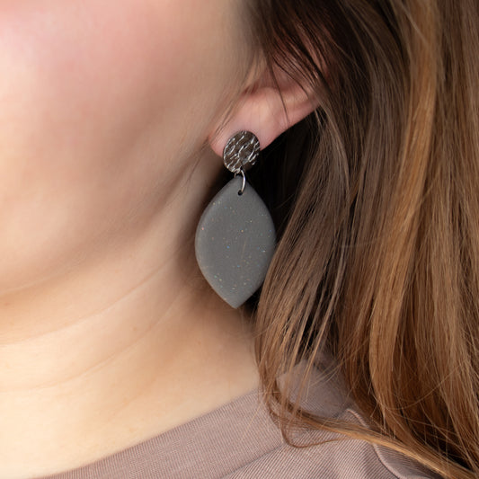 Sage green oval earrings. Handmade polymer clay earrings.