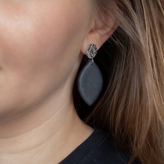 Black oval earrings. Handmade polymer clay earrings.